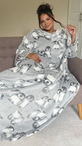 Penguin Luxury Sleeved Blanket Grey