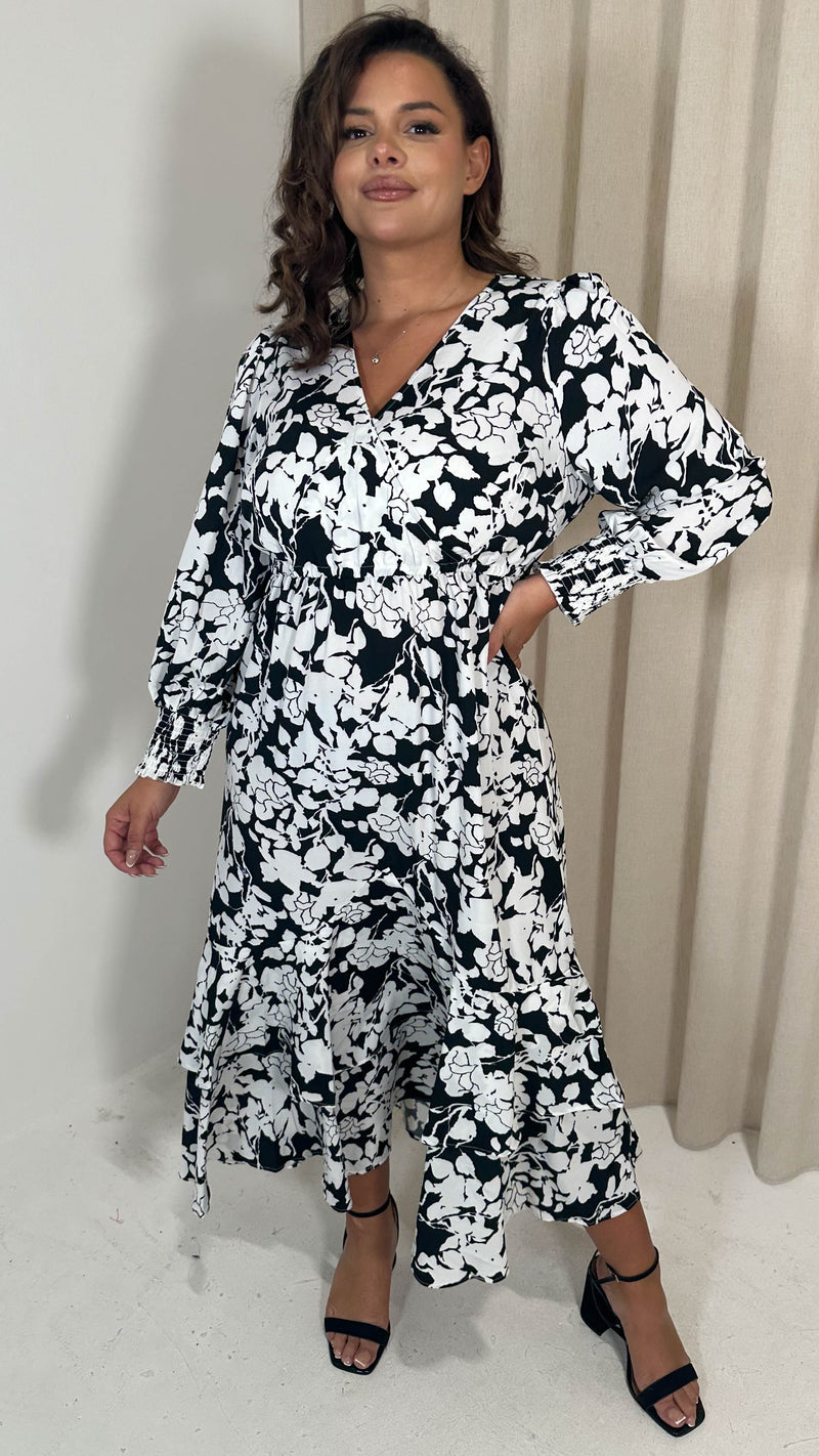 CurveWow Tiered Hem Maxi Dress Mono Floral